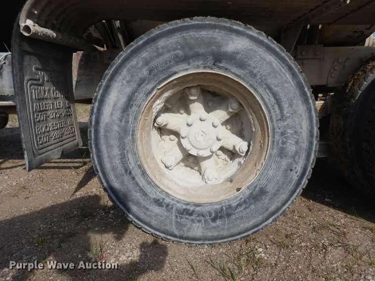 image for item KU9601 1989 Ford LT8000  tank truck