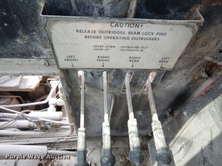 image for item KU9607 Lorain Moto-Crane 320  truck crane