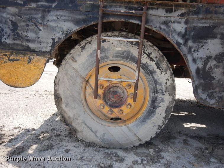 image for item KU9607 Lorain Moto-Crane 320  truck crane