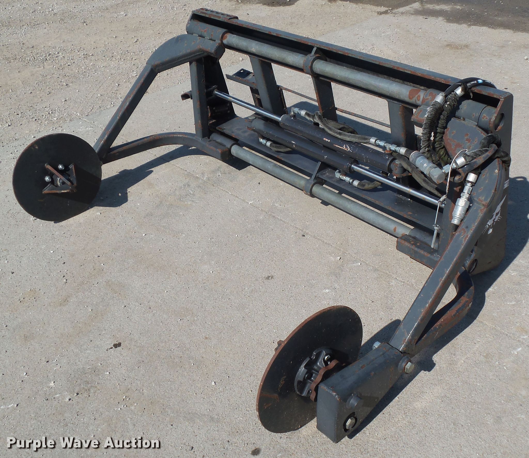 Bobcat 60"W skid steer sod layer in Pleasantville, IA Item HF9925