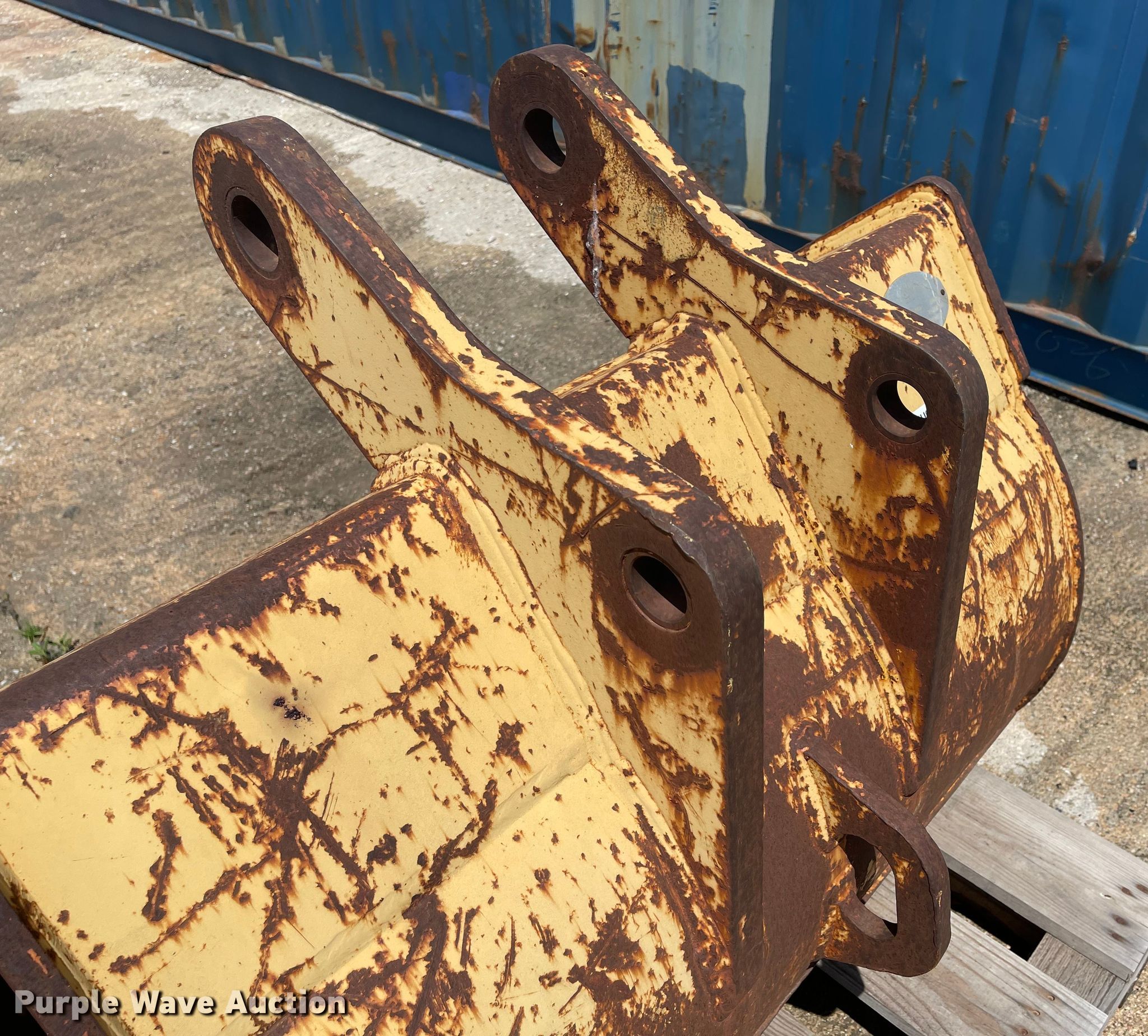 Central Fabricators 36"W excavator bucket in Lincoln, NE Item KU9559