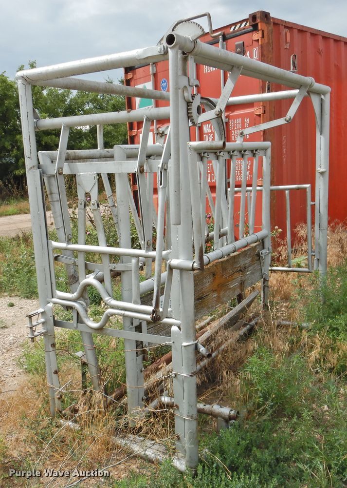 image for item DK2264 W.W. Cattle  squeeze chute
