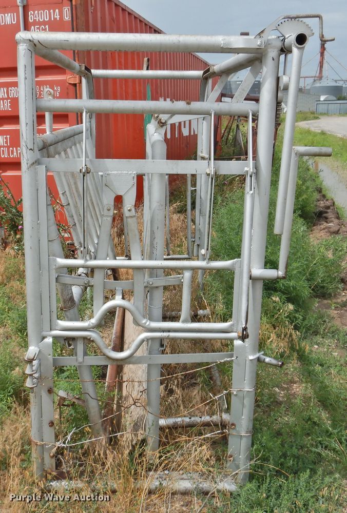 image for item DK2264 W.W. Cattle  squeeze chute