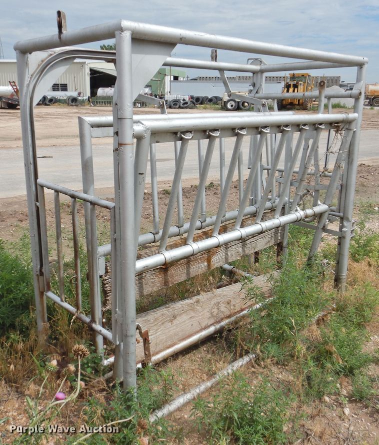 image for item DK2264 W.W. Cattle  squeeze chute