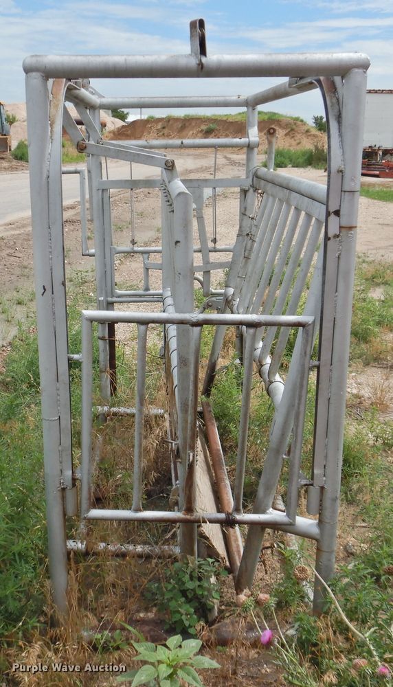 image for item DK2264 W.W. Cattle  squeeze chute
