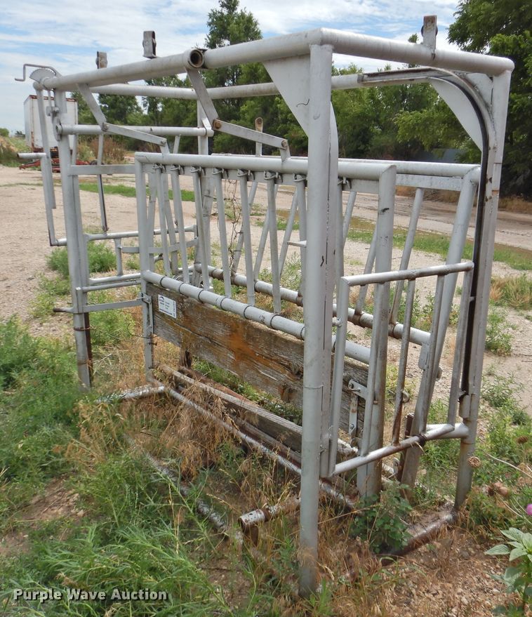 image for item DK2264 W.W. Cattle  squeeze chute