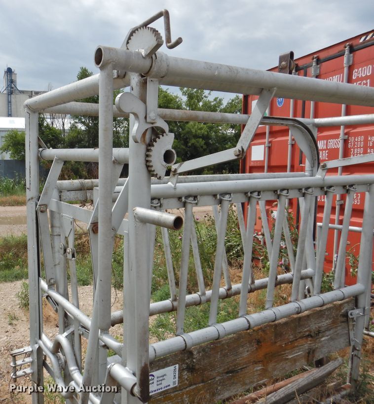 image for item DK2264 W.W. Cattle  squeeze chute