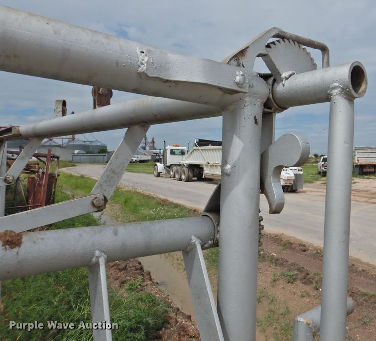image for item DK2264 W.W. Cattle  squeeze chute