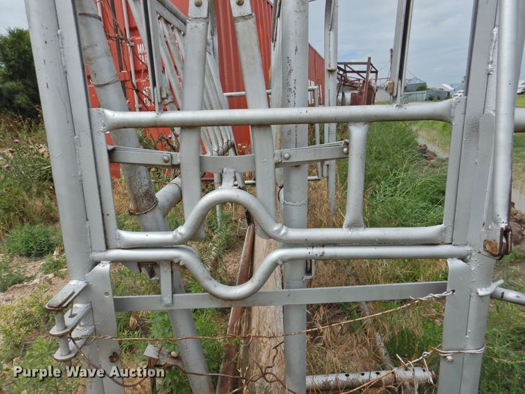 image for item DK2264 W.W. Cattle  squeeze chute
