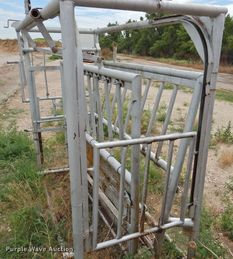 image for item DK2264 W.W. Cattle  squeeze chute