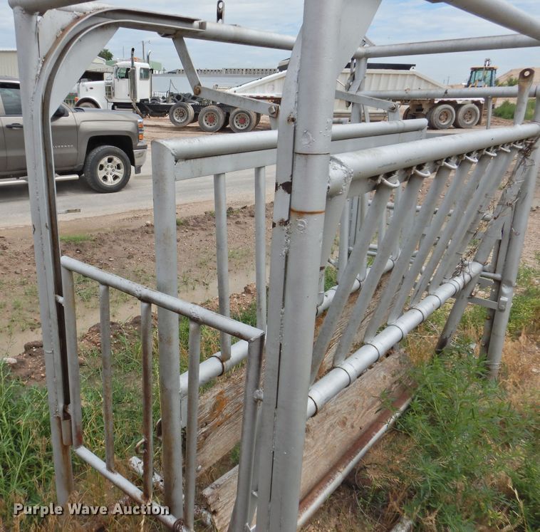image for item DK2264 W.W. Cattle  squeeze chute