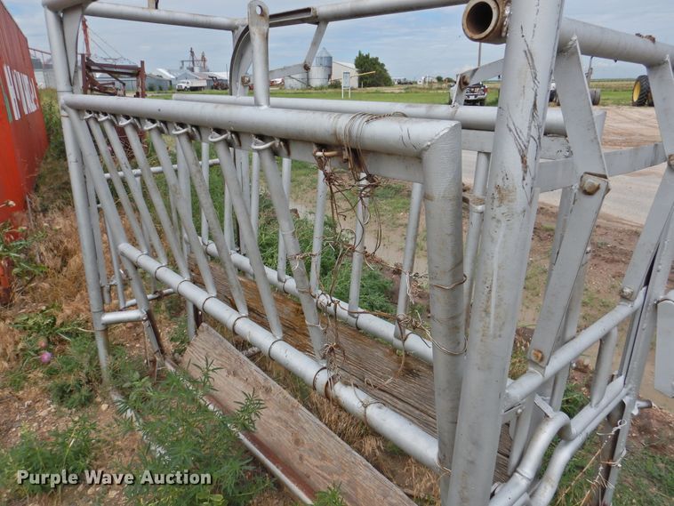 image for item DK2264 W.W. Cattle  squeeze chute