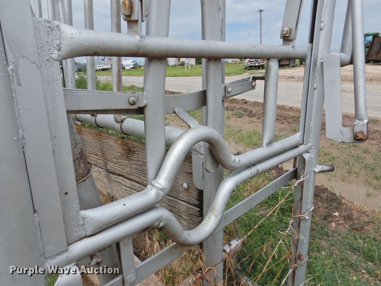 image for item DK2264 W.W. Cattle  squeeze chute