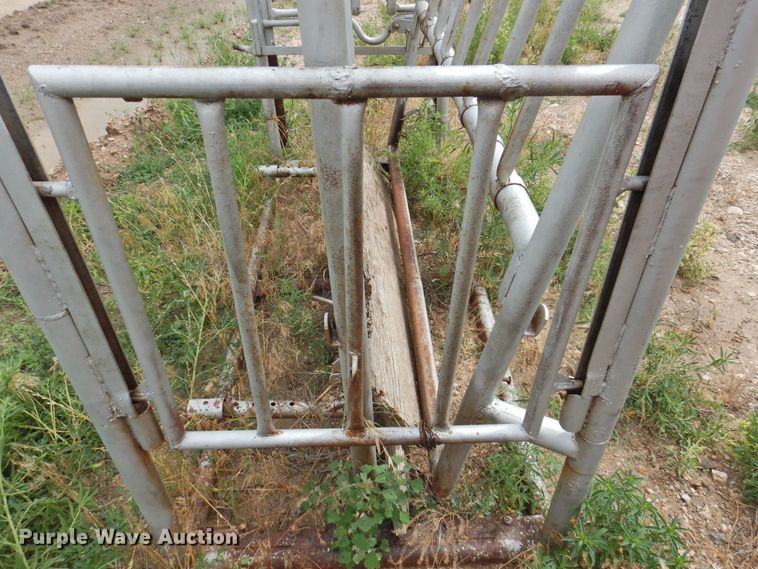 image for item DK2264 W.W. Cattle  squeeze chute