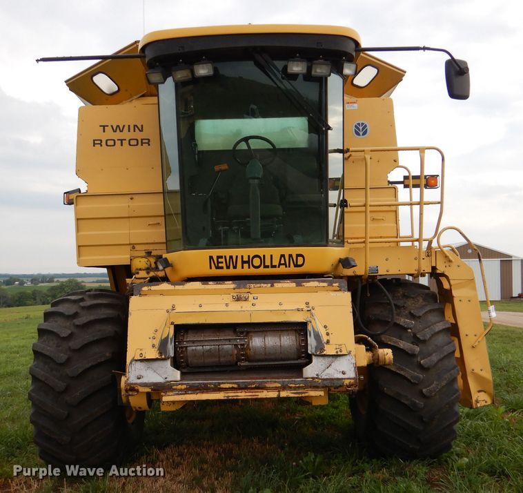 image for item DL3323 1999 New Holland TR99  combine