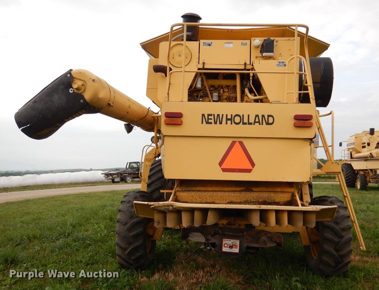 image for item DL3323 1999 New Holland TR99  combine