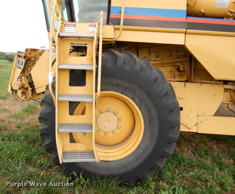 image for item DL3323 1999 New Holland TR99  combine