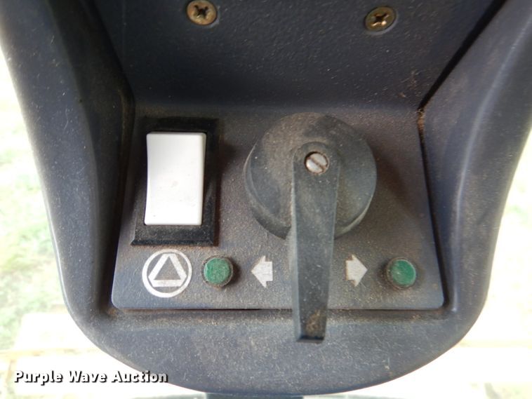 image for item DL3323 1999 New Holland TR99  combine