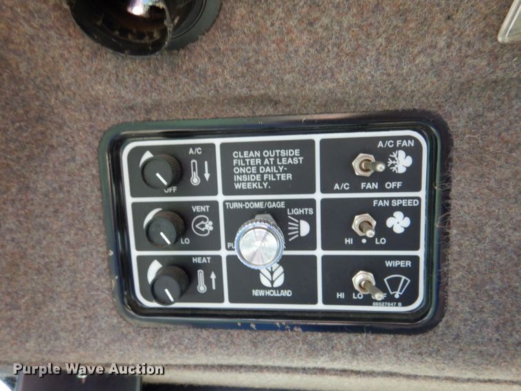 image for item DL3323 1999 New Holland TR99  combine