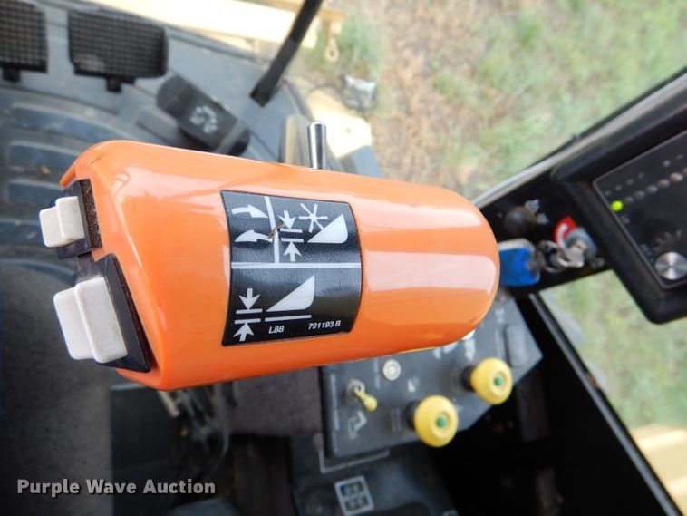 image for item DL3323 1999 New Holland TR99  combine