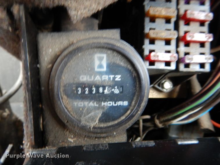 image for item DL3323 1999 New Holland TR99  combine