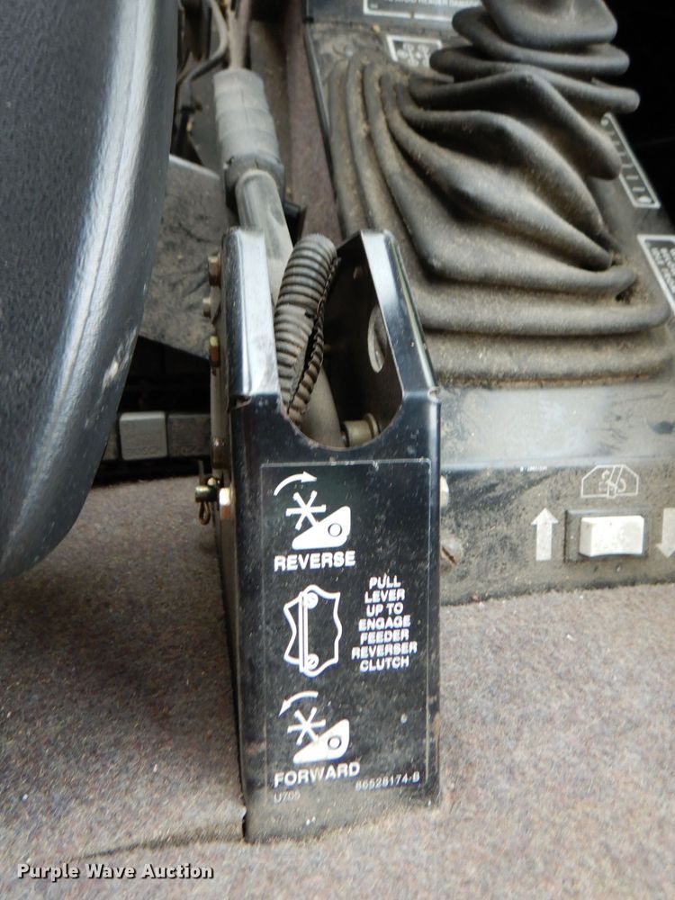 image for item DL3323 1999 New Holland TR99  combine