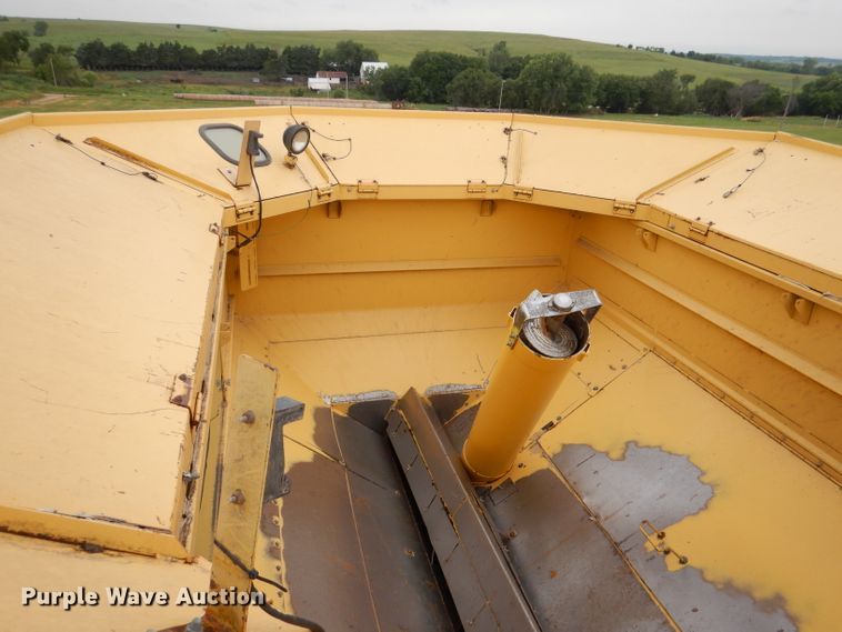 image for item DL3323 1999 New Holland TR99  combine