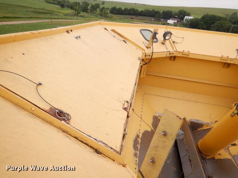 image for item DL3323 1999 New Holland TR99  combine