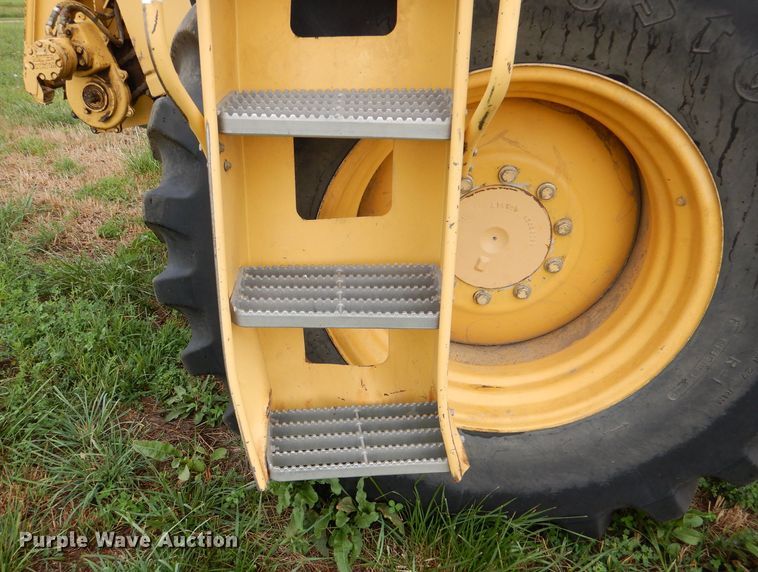 image for item DL3323 1999 New Holland TR99  combine