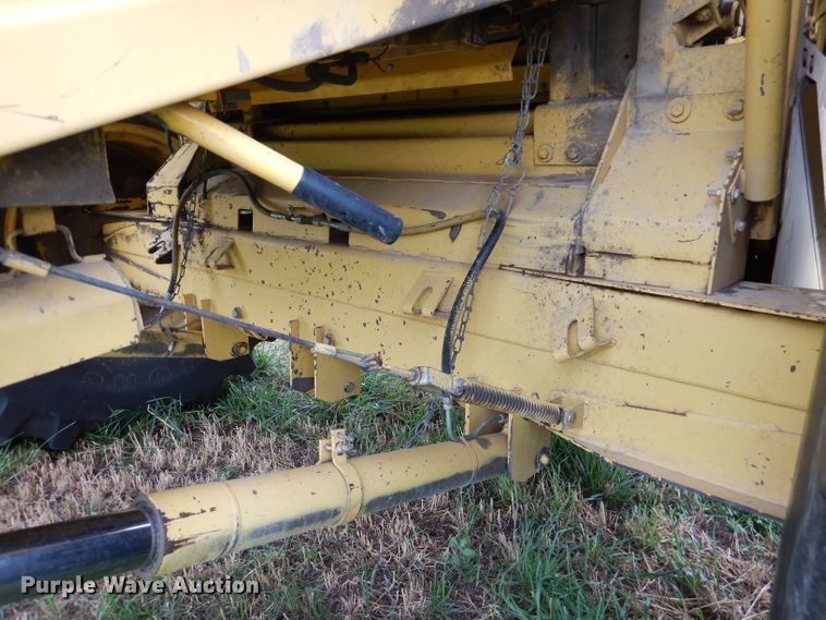 image for item DL3323 1999 New Holland TR99  combine