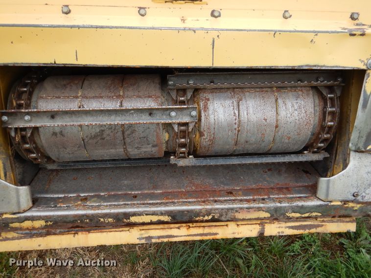 image for item DL3323 1999 New Holland TR99  combine