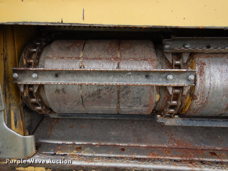 image for item DL3323 1999 New Holland TR99  combine