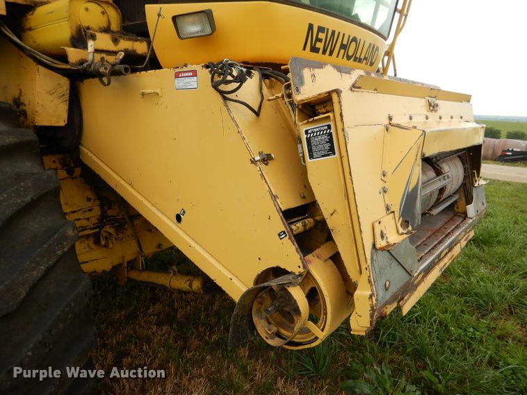 image for item DL3323 1999 New Holland TR99  combine