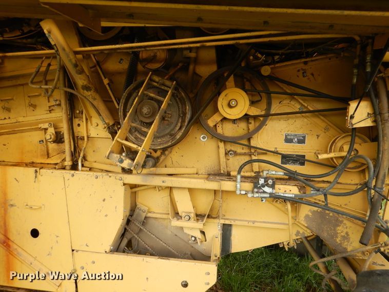 image for item DL3323 1999 New Holland TR99  combine
