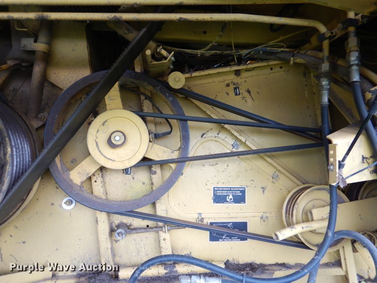 image for item DL3323 1999 New Holland TR99  combine