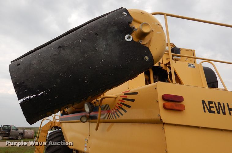 image for item DL3323 1999 New Holland TR99  combine