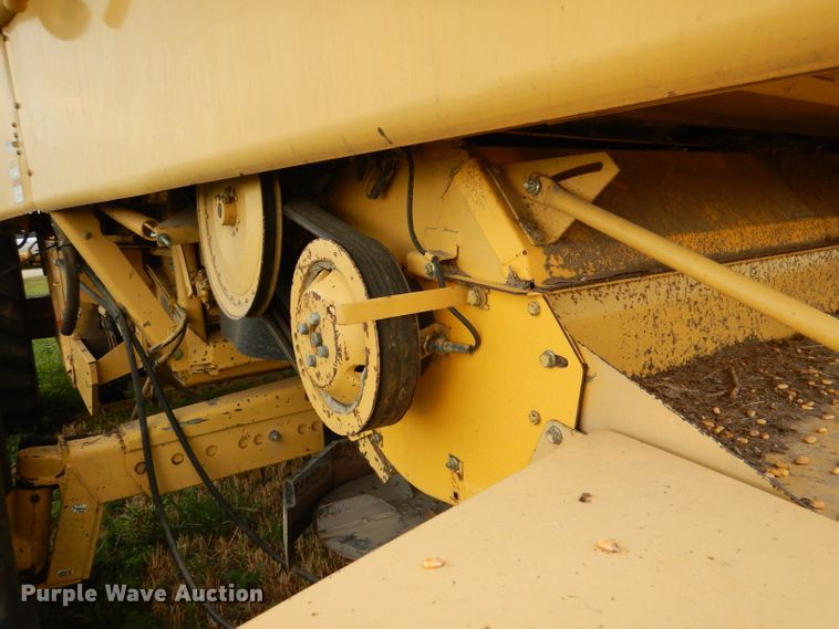 image for item DL3323 1999 New Holland TR99  combine