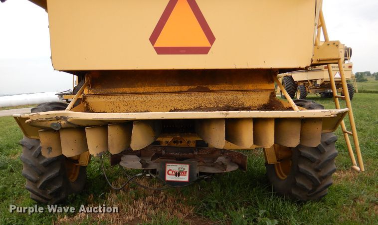 image for item DL3323 1999 New Holland TR99  combine