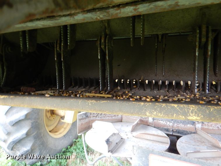 image for item DL3323 1999 New Holland TR99  combine