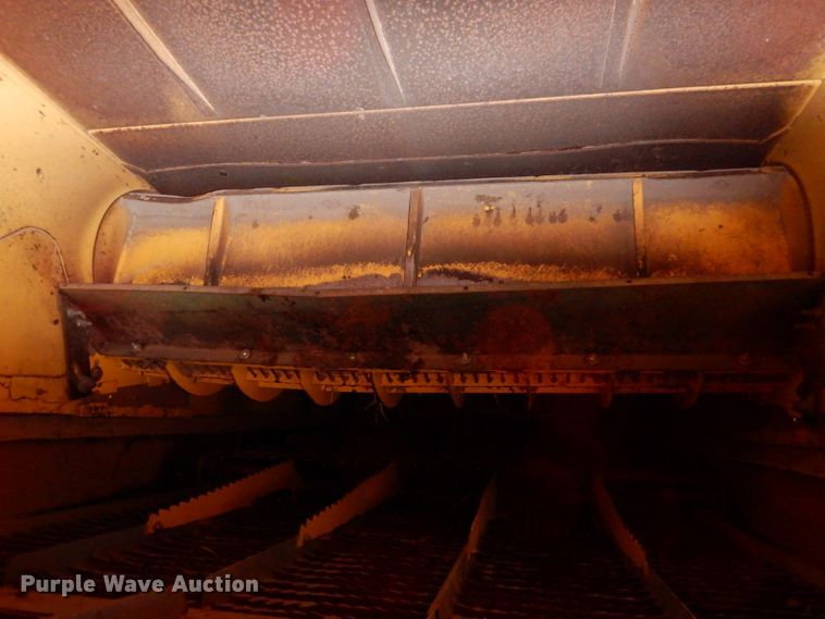 image for item DL3323 1999 New Holland TR99  combine