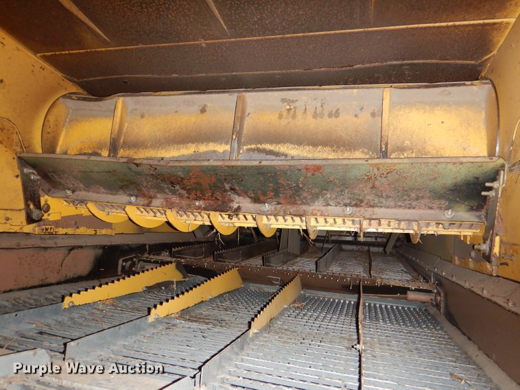 image for item DL3323 1999 New Holland TR99  combine