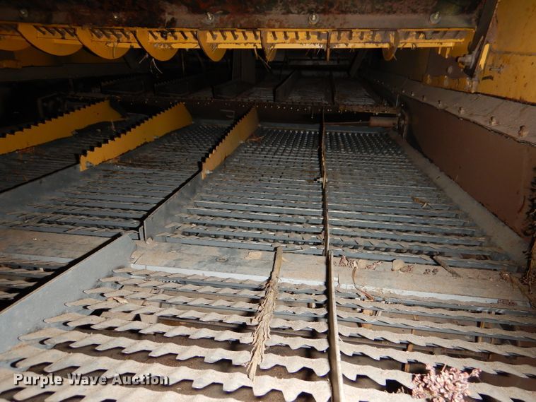 image for item DL3323 1999 New Holland TR99  combine