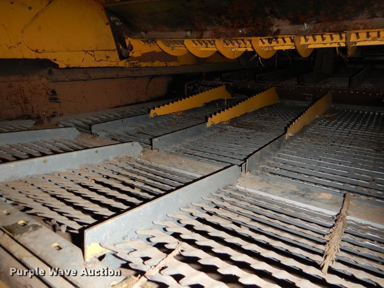 image for item DL3323 1999 New Holland TR99  combine