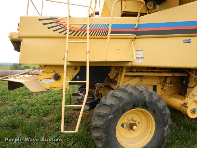 image for item DL3323 1999 New Holland TR99  combine