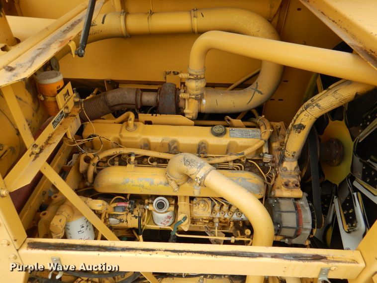 image for item DL3323 1999 New Holland TR99  combine