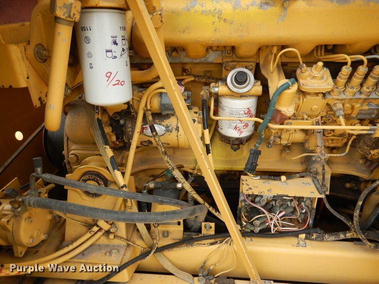 image for item DL3323 1999 New Holland TR99  combine