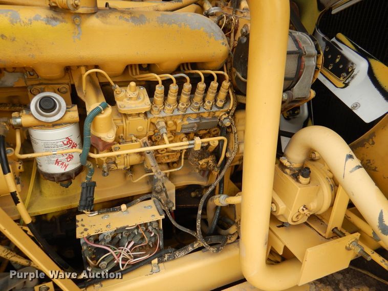 image for item DL3323 1999 New Holland TR99  combine