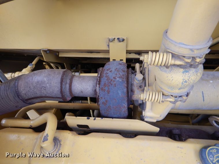 image for item DL3323 1999 New Holland TR99  combine