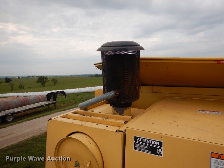 image for item DL3323 1999 New Holland TR99  combine