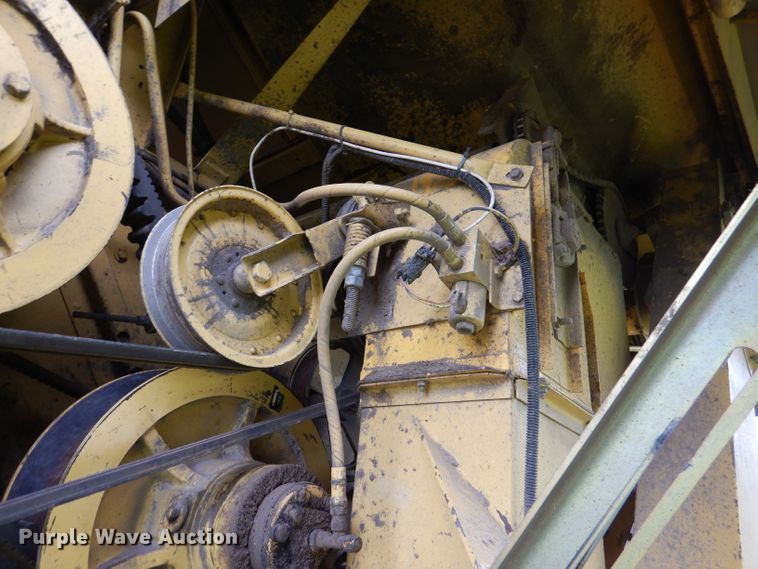 image for item DL3323 1999 New Holland TR99  combine